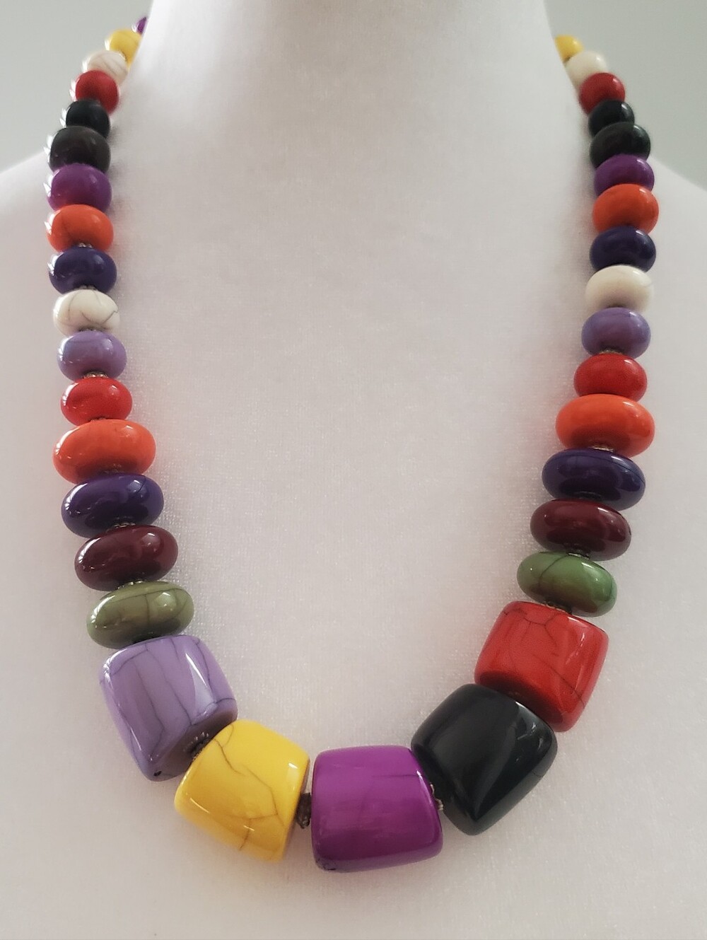 Colorful Mixed Graduated Bead Statement Necklace - Women's Costume Jewellery